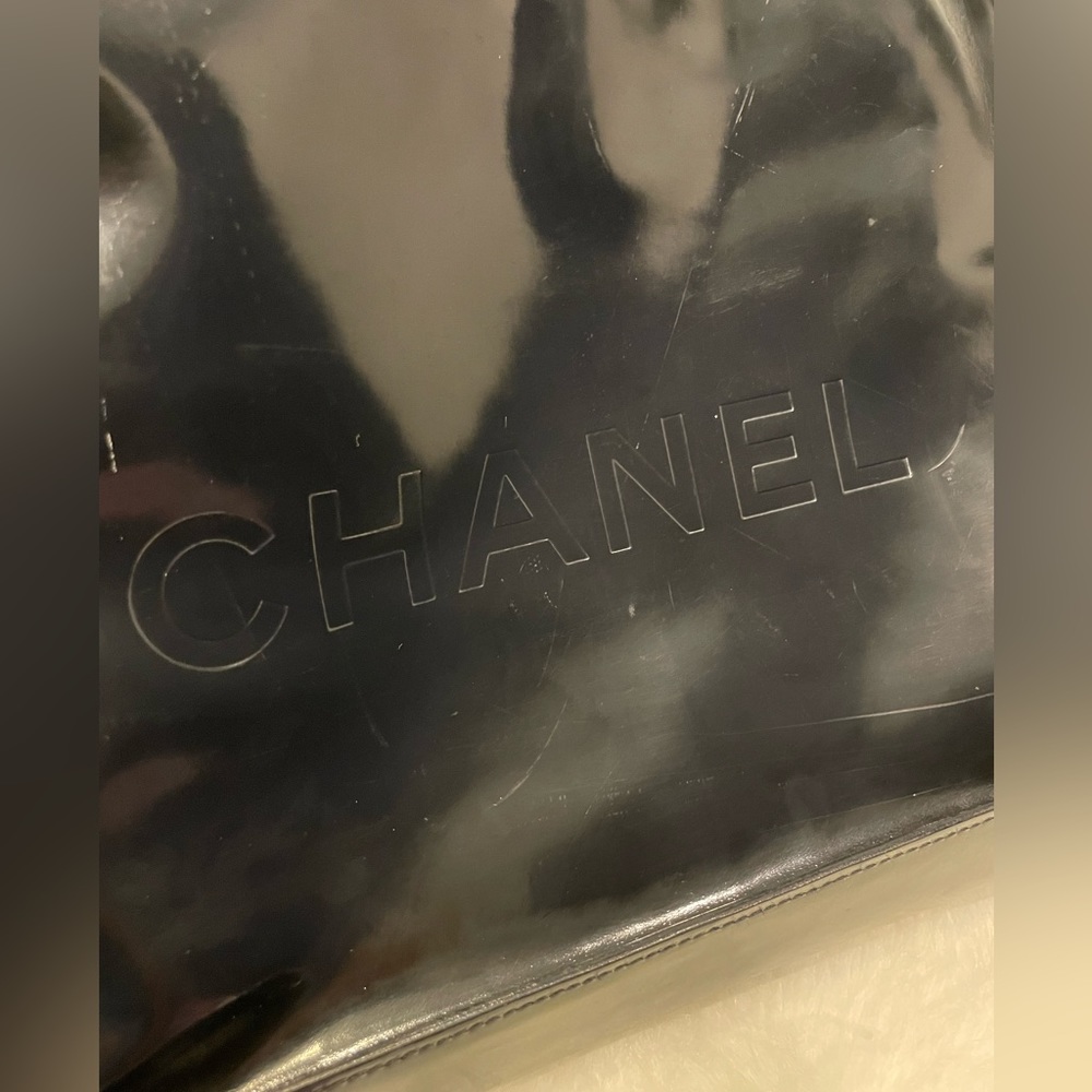 CHANEL Black Patent Leather CC Tote Bag - Picture 14 of 16